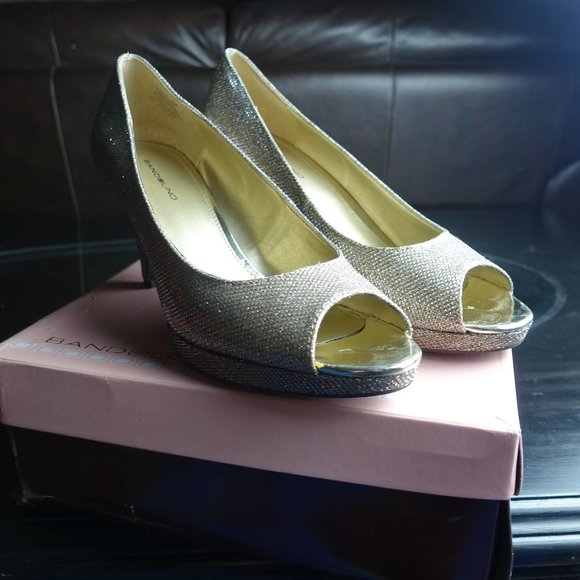 bandolino gold heels